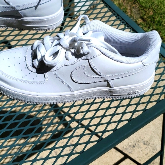 Nike Air Force 1 LE GS Kids White Sneakers - Picture 7 of 8